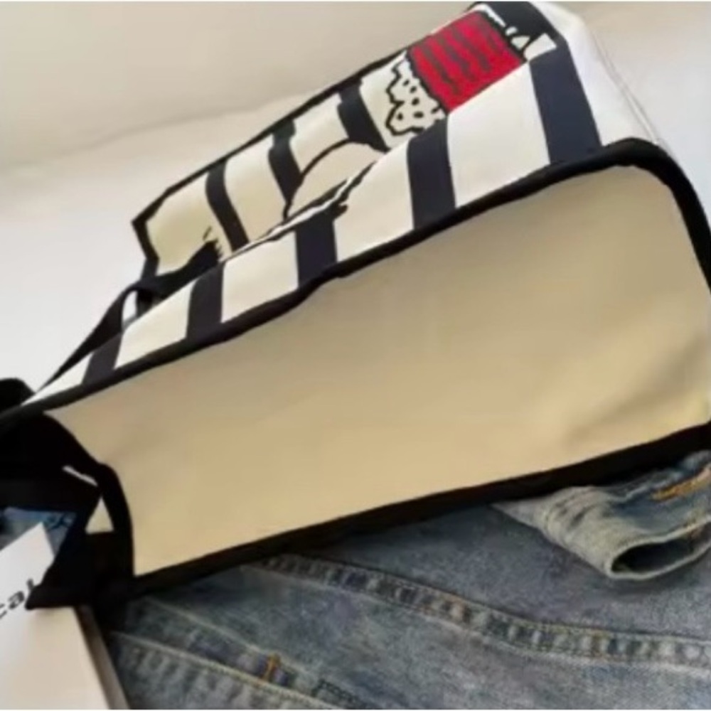 Snoopy Striped Tote Bag - Picture 7 of 8